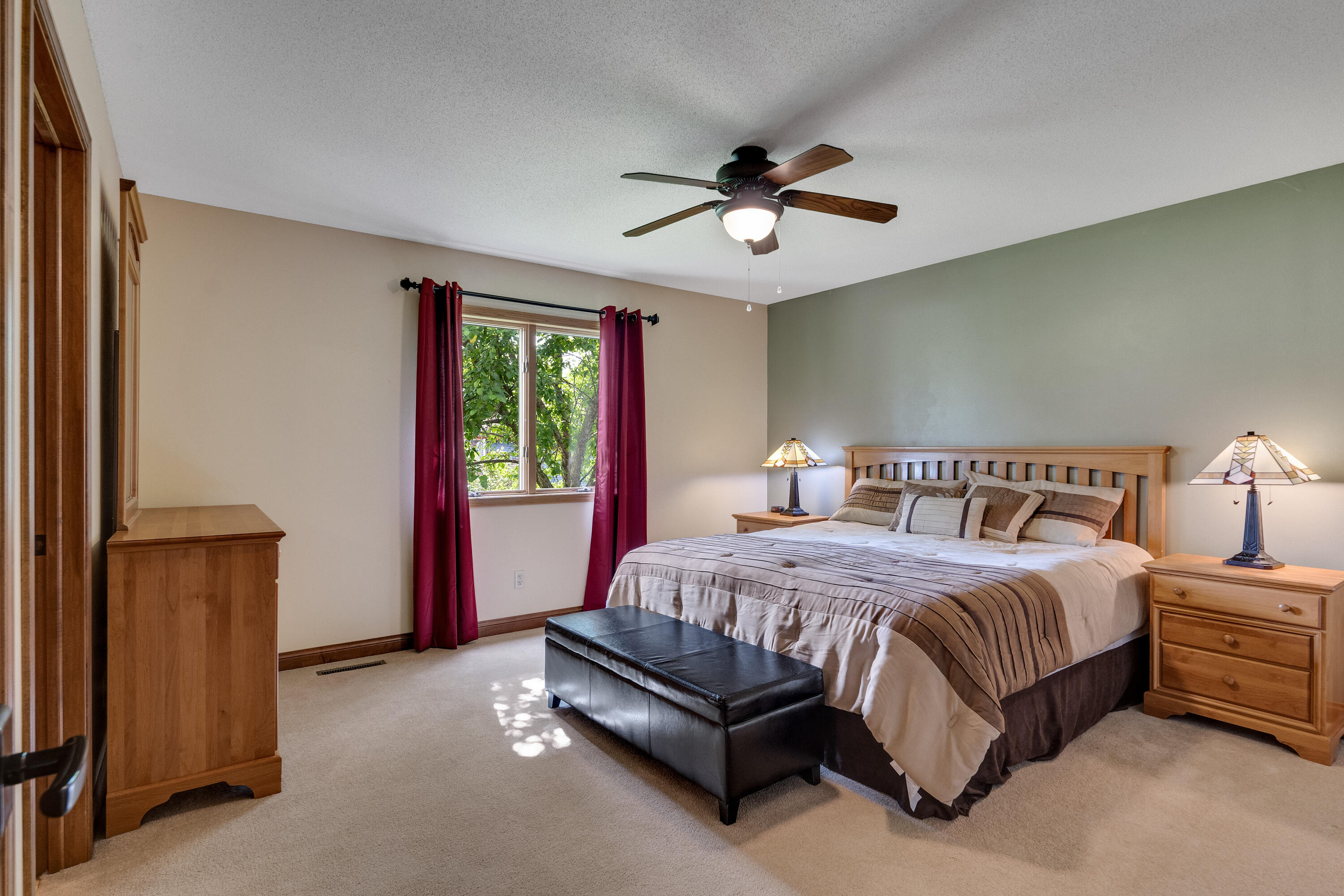 Onalaska, Wisconsin 54650, United States, 4 Bedrooms Bedrooms, ,3 BathroomsBathrooms,Residential,Pending,53936