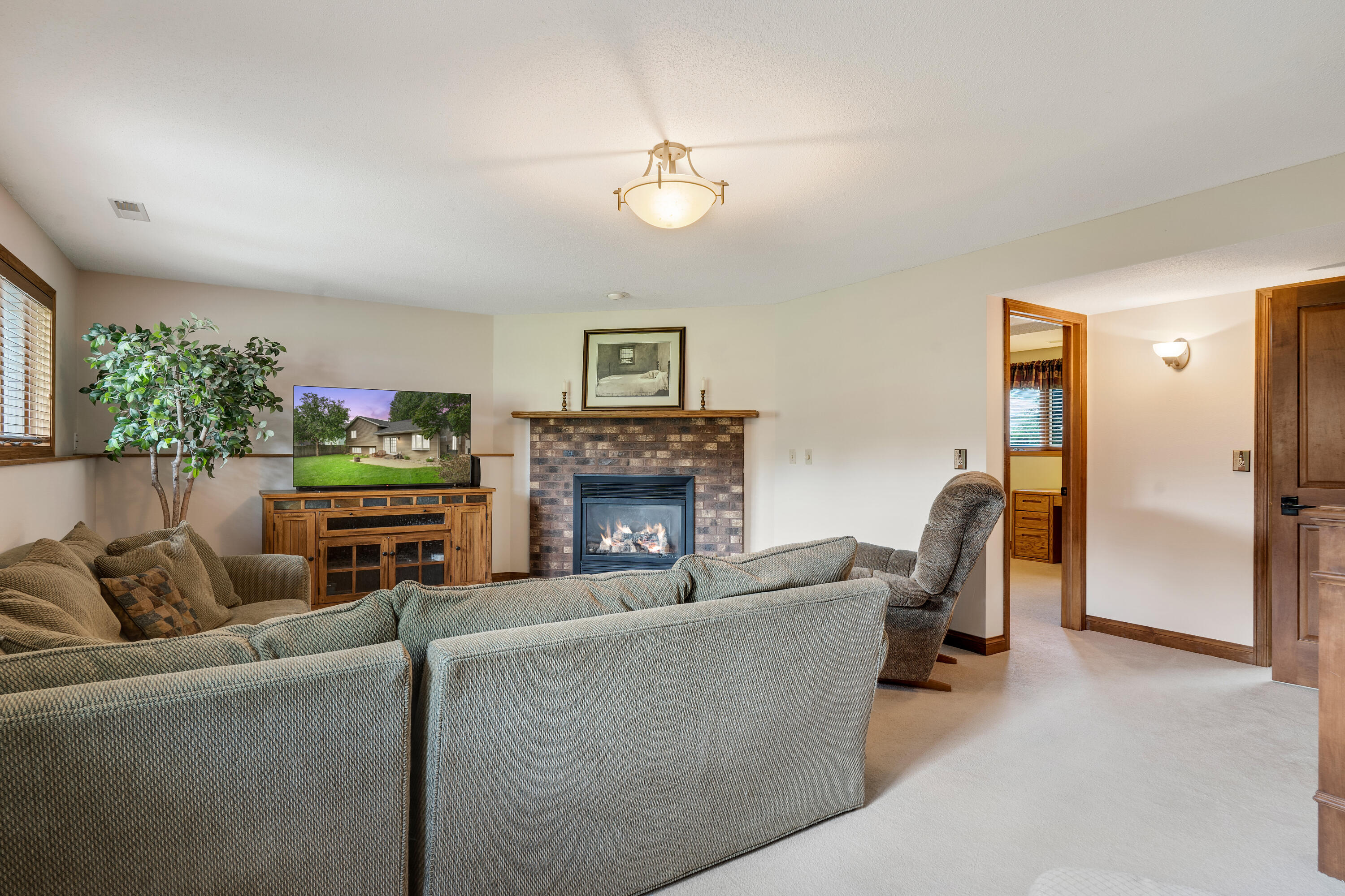 Onalaska, Wisconsin 54650, United States, 4 Bedrooms Bedrooms, ,3 BathroomsBathrooms,Residential,Pending,53936