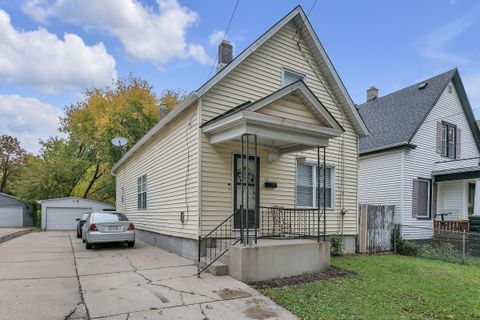 Photo of 116 W Concordia Ave, Milwaukee, WI 53212 (MLS # 1856694)