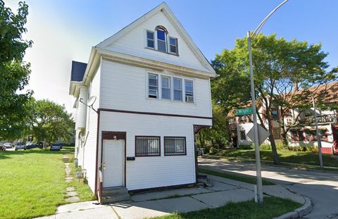Photo of 2477 N 6th St, Milwaukee, WI 53212 (MLS # 1874174)