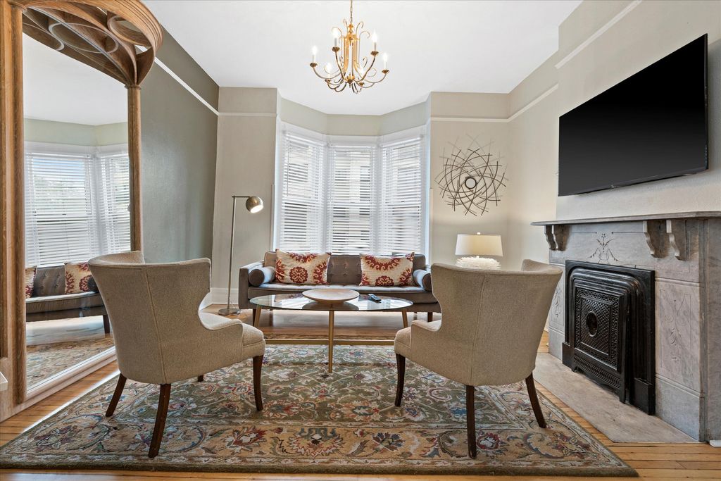 1607 N Van Buren St 09, Milwaukee, WI Rental Property Listing Bear