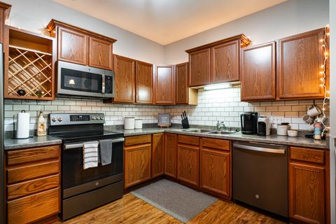 Photo of 2292 W Vista Bella Dr, Oak Creek, WI 53154 (MLS # 1890807)