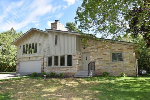 10227 N River Rd, Mequon, WI 53092 - #: 1881114