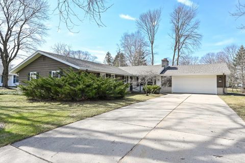 Photo of 7711 N Van Dyke Rd, Fox Point, WI 53217 (MLS # 1867480)