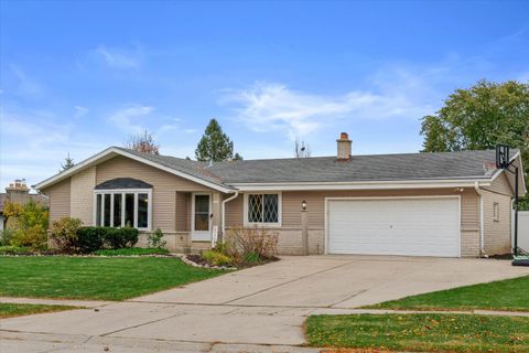 Photo of 1131 W Wayland Dr, Oak Creek, WI 53154 (MLS # 1898034)