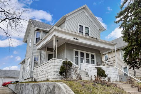 Photo of 934 S 32nd St, Milwaukee, WI 53215 (MLS # 1865477)