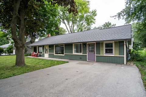 W62N217 Washington Ave, Cedarburg, WI 53012 - #: 1883708