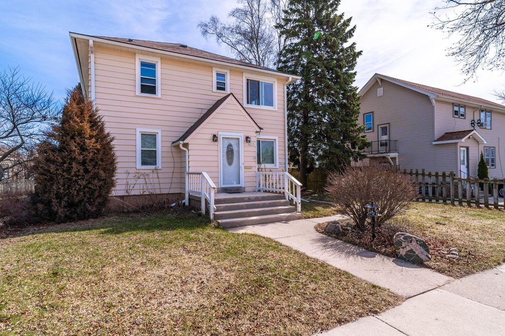 2819 S 10th St, Sheboygan, WI Duplex Property Listing Bear Real