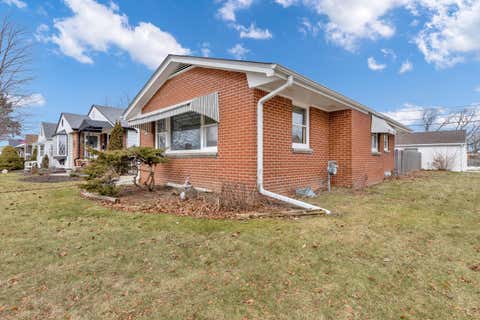 Photo of 800 Marion Ave, South Milwaukee, WI 53172 (MLS # 1862829)