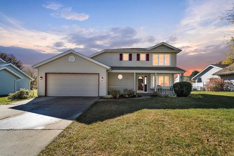 Photo of 711 E Mary Ln, Oak Creek, WI 53154 (MLS # 1897555)