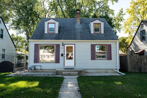 8127 W Keefe Ave, Milwaukee, WI 53222 - #: 1894663