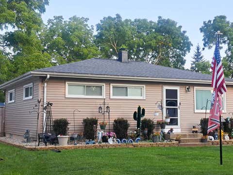 Photo of 223 14th Ave, South Milwaukee, WI 53172 (MLS # 1893114)