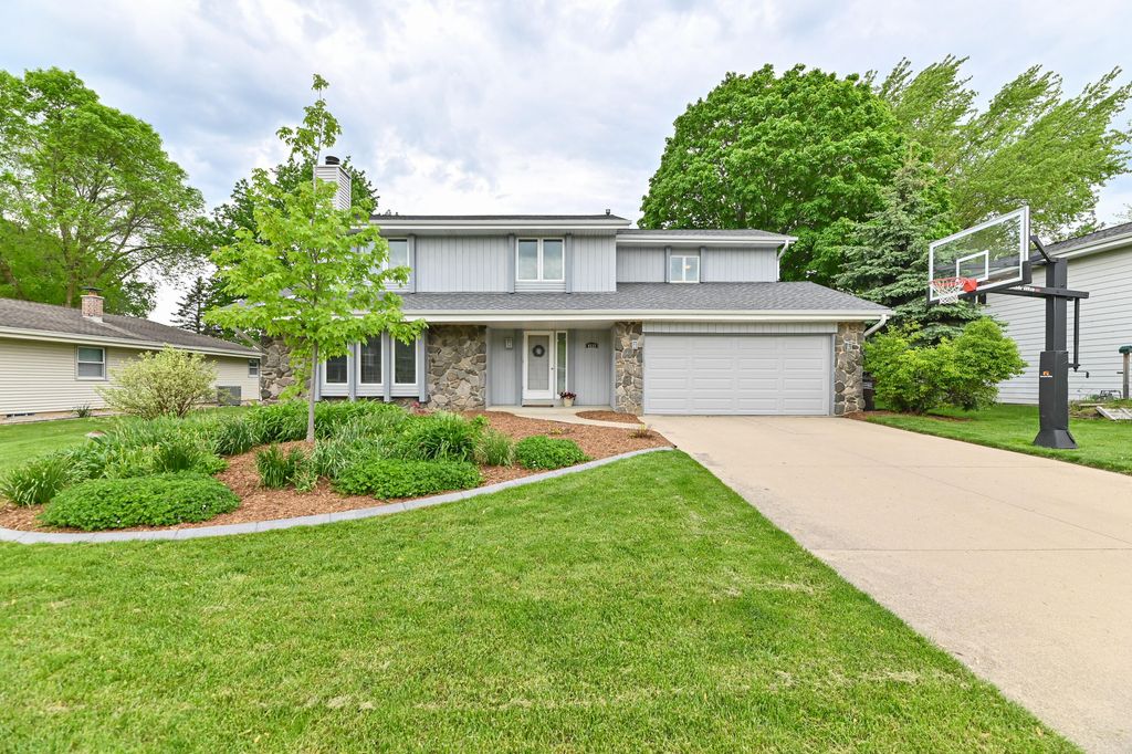 4535 S Quimby Ave, New Berlin, WI Single Family Home Property Listing