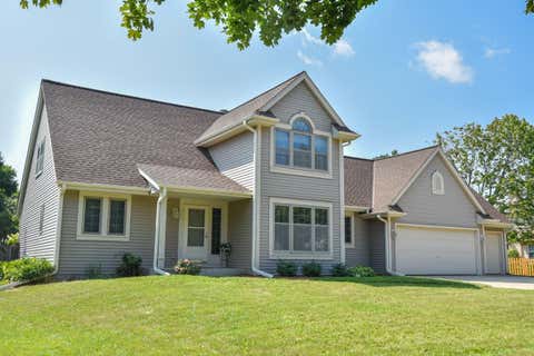 Photo of W71N1073 Leicester Ave, Cedarburg, WI 53012 (MLS # 1884322)