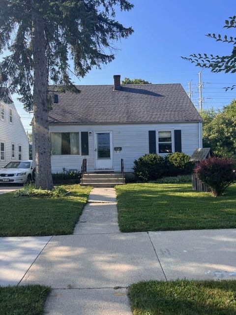 Photo of 7121 W Stevenson St, Milwaukee, WI 53213 (MLS # 1857565)