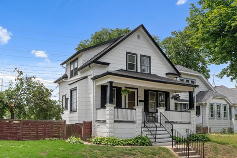 Photo of 6121 W Fairview Ave, Milwaukee, WI 53213 (MLS # 1840751)
