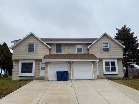 Photo of 374 Thomas Dr, Port Washington, WI 53074 (MLS # 1860698)