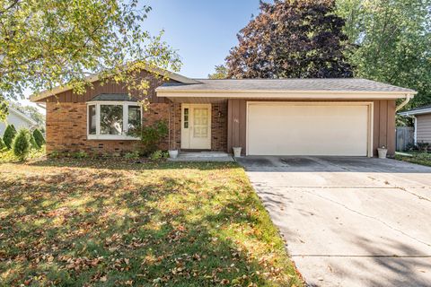 Photo of 241 E Norport Dr, Port Washington, WI 53074 (MLS # 1894172)