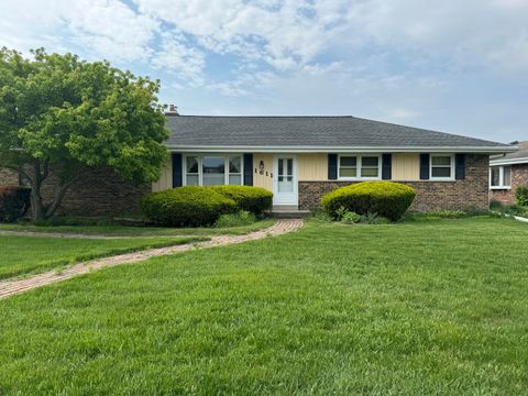 Photo of 1611 Hickory St, South Milwaukee, WI 53172 (MLS # 1880958)
