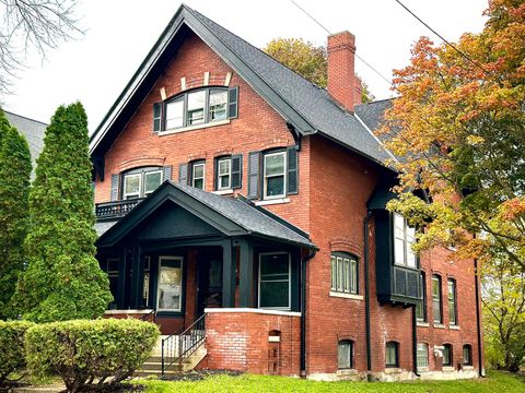 Photo of 2477 N Palmer St, Milwaukee, WI 53212 (MLS # 1855239)