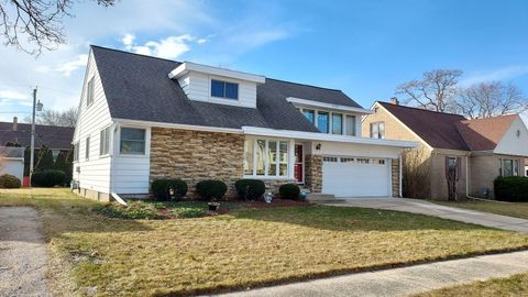 Photo of 709 Elm Ave, South Milwaukee, WI 53172 (MLS # 1876036)