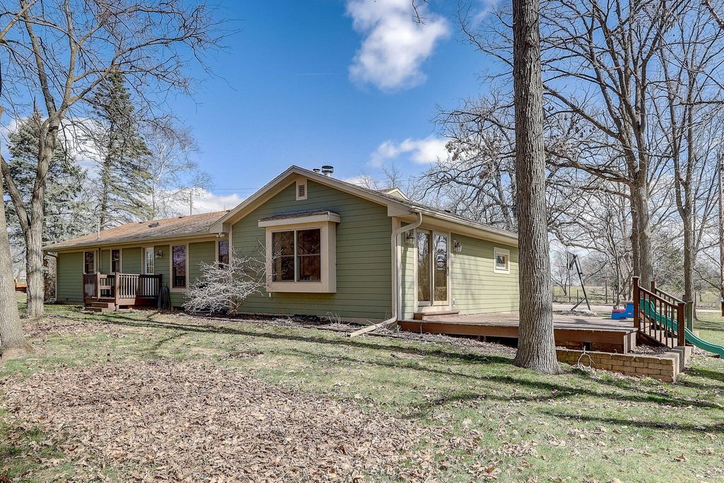 N9521 East Shore Rd, Mukwonago, WI Single Family Home Property Listing