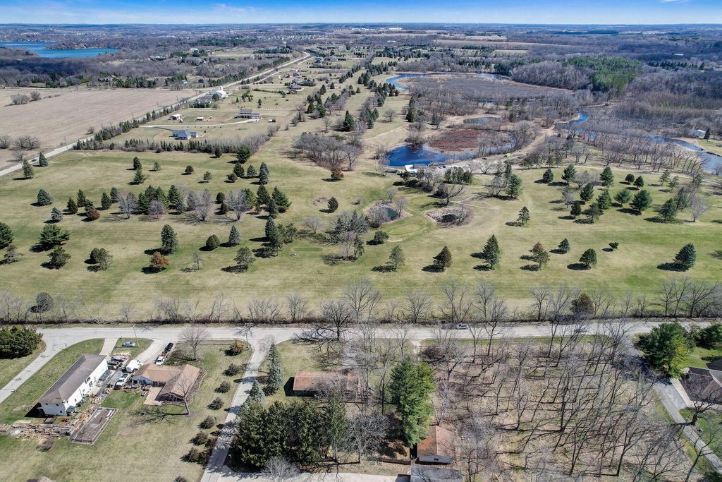 N9521 East Shore Rd, Mukwonago, WI Single Family Home Property Listing