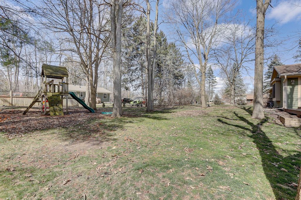 N9521 East Shore Rd, Mukwonago, WI Single Family Home Property Listing
