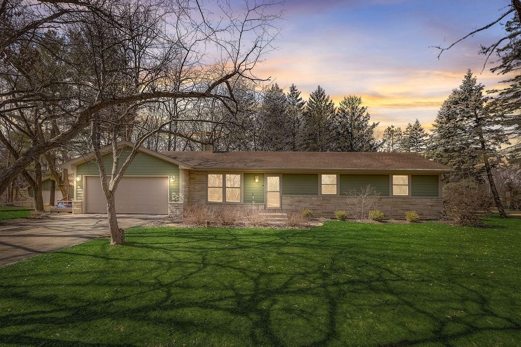 N9521 East Shore Rd, Mukwonago, WI Single Family Home Property Listing