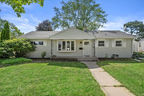 Photo of 243 Summit Dr, Port Washington, WI 53074 (MLS # 1881283)