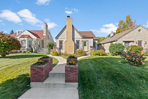 2407 S 58th St, West Allis, WI 53219 - #: 1895634