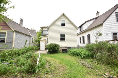 Photo of 3049 N Booth St, Milwaukee, WI 53212 (MLS # 1875985)