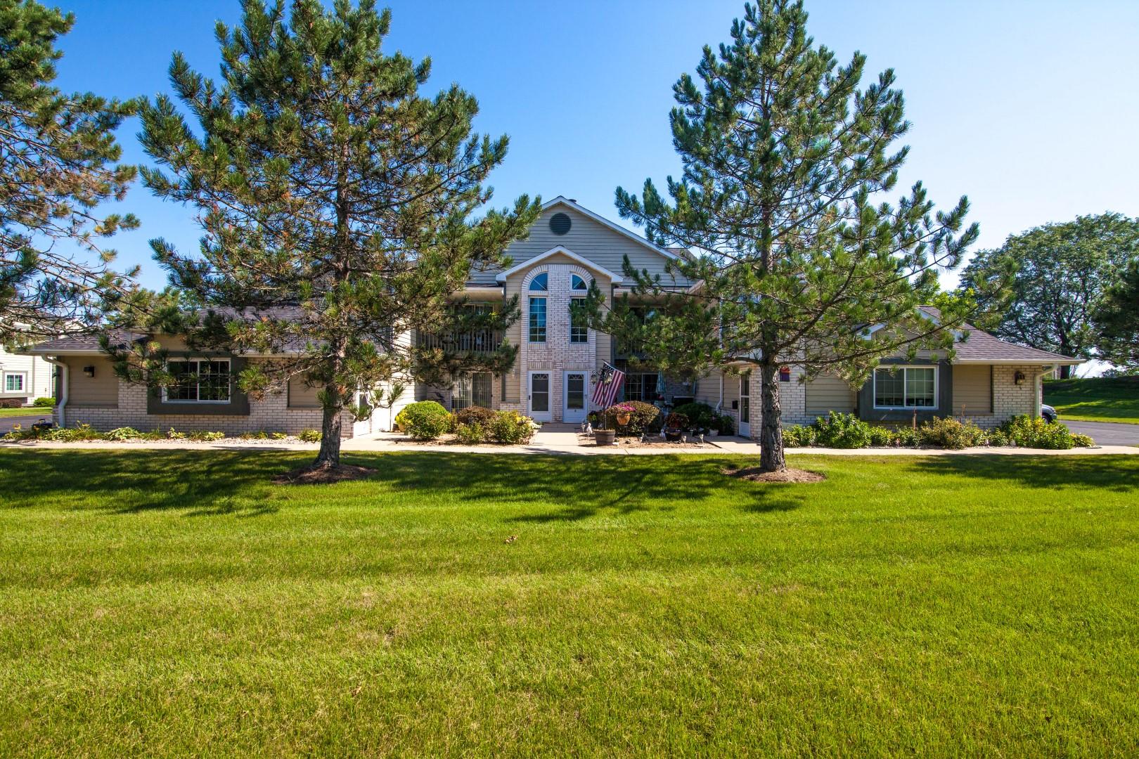 Photo 1 of 20 — W240N2500 E Parkway Meadow Cir, Pewaukee, WI 53072
