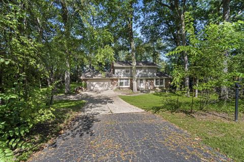 N9W23936 Sherwood Dr, Pewaukee, WI 53188 - #: 1893751