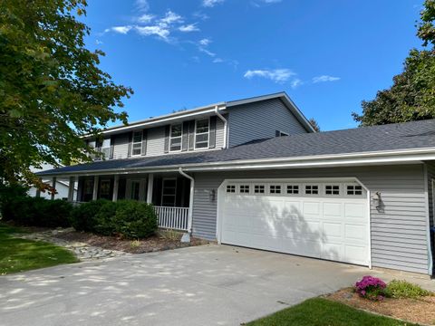 Photo of 512 Sunrise Dr, Port Washington, WI 53074 (MLS # 1853142)