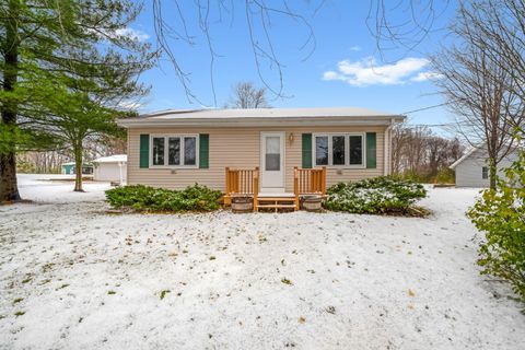 Photo of 2212 W Grays Ln, Oak Creek, WI 53154 (MLS # 1900235)