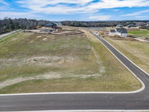 Photo of W279N6033 Serenity Dr, Merton, WI 53089 (MLS # 1756473)