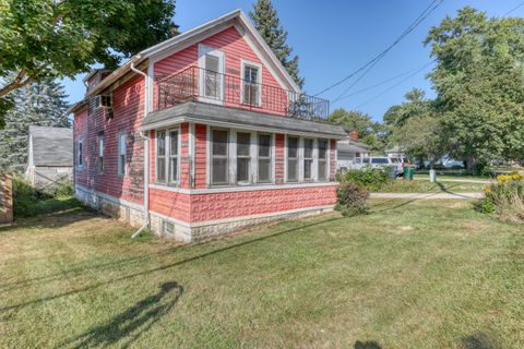Photo of 574 W Oakwood Rd, Oak Creek, WI 53154 (MLS # 1891691)
