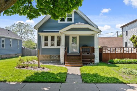 Photo of 2209 E Vollmer Ave, Milwaukee, WI 53207 (MLS # 1876052)