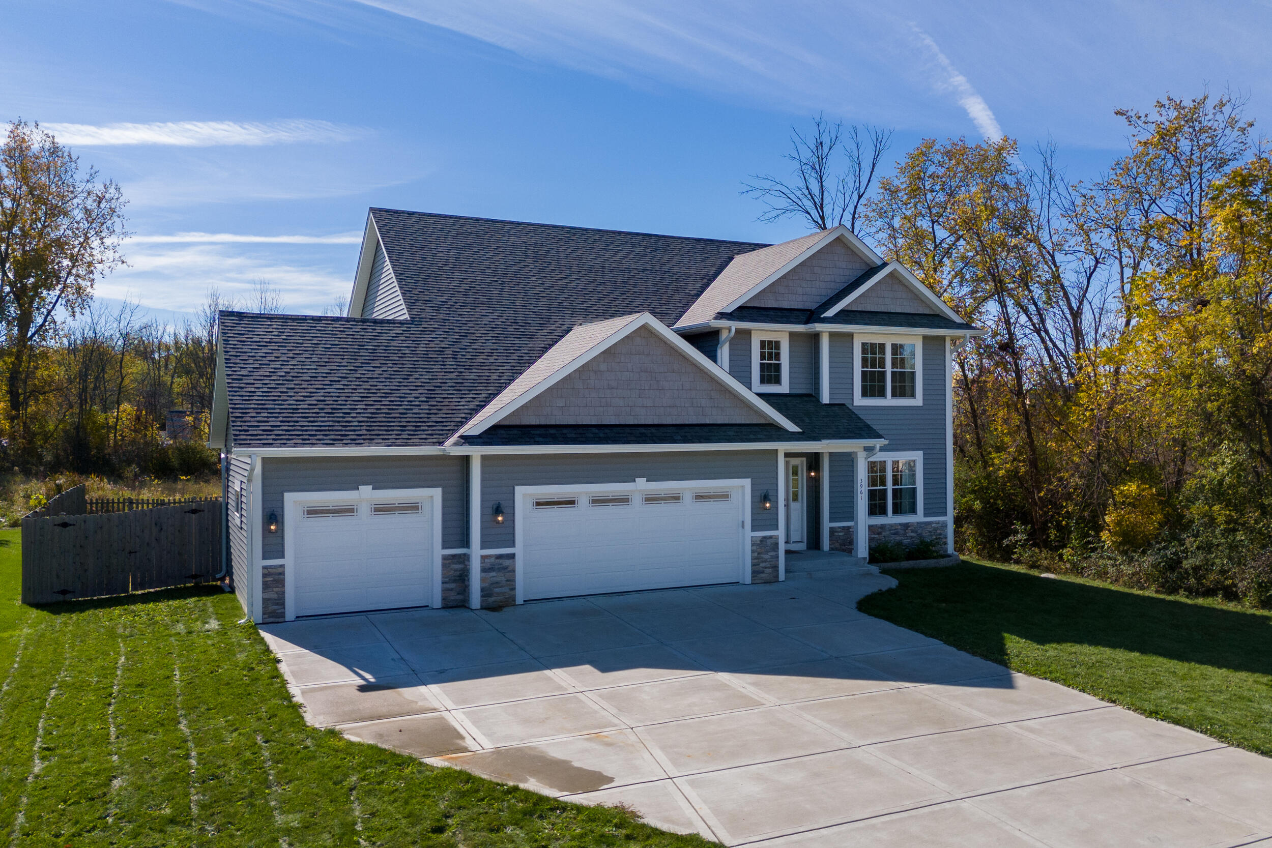 Oak Creek, Wisconsin 53154, United States, 4 Bedrooms Bedrooms, ,3 BathroomsBathrooms,Residential,Active,38095