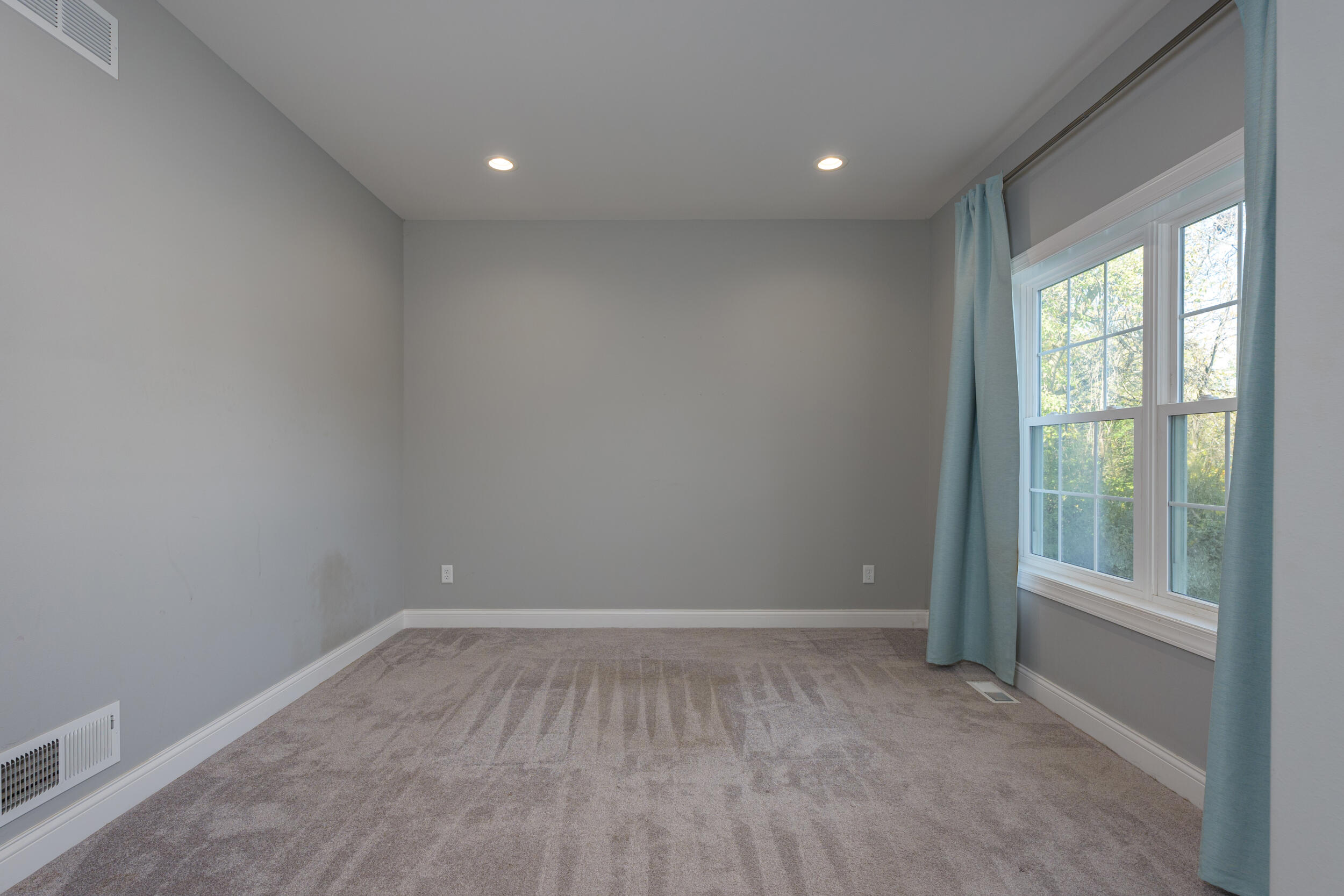 Oak Creek, Wisconsin 53154, United States, 4 Bedrooms Bedrooms, ,3 BathroomsBathrooms,Residential,Active,38095