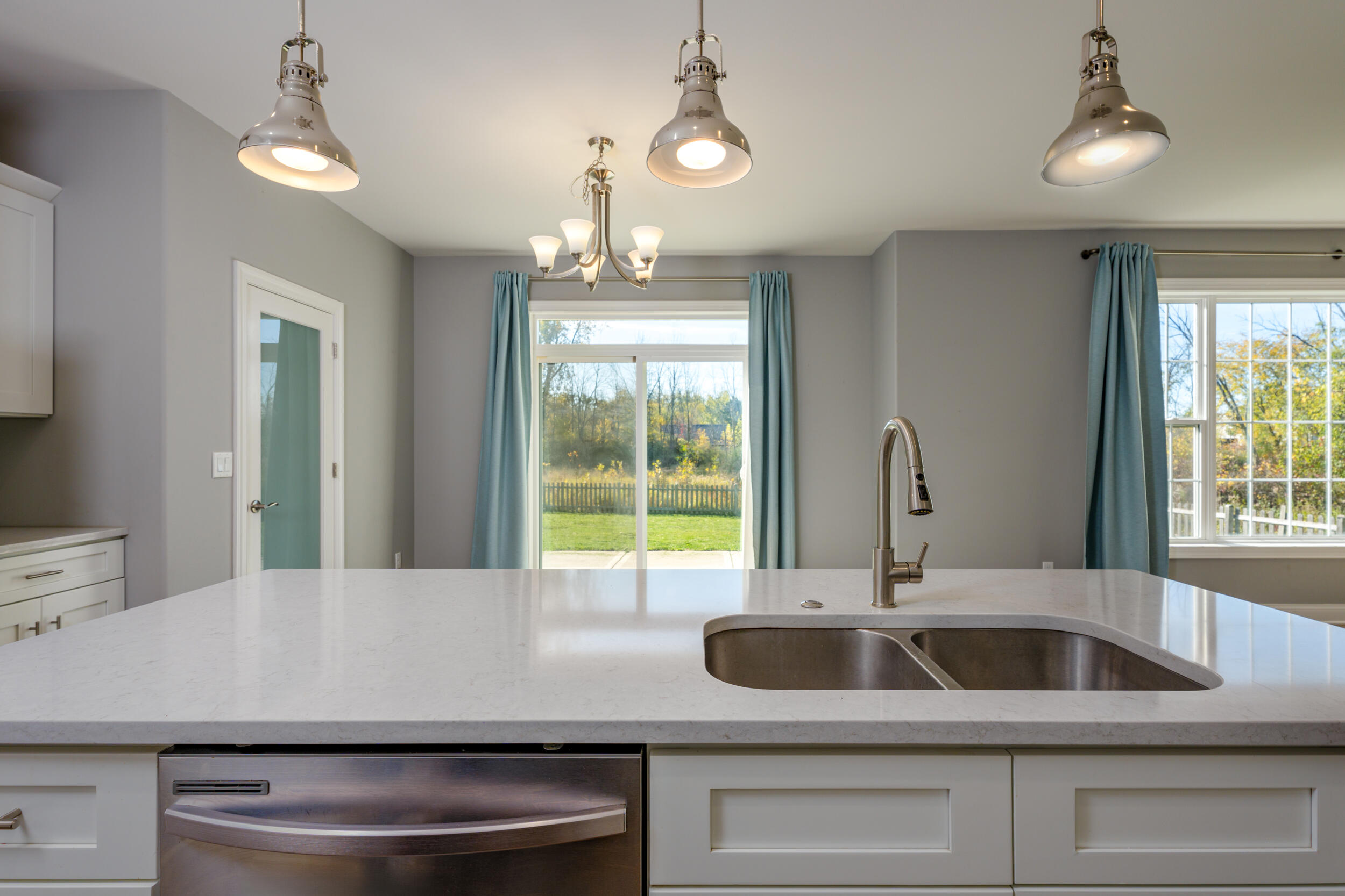 Oak Creek, Wisconsin 53154, United States, 4 Bedrooms Bedrooms, ,3 BathroomsBathrooms,Residential,Active,38095