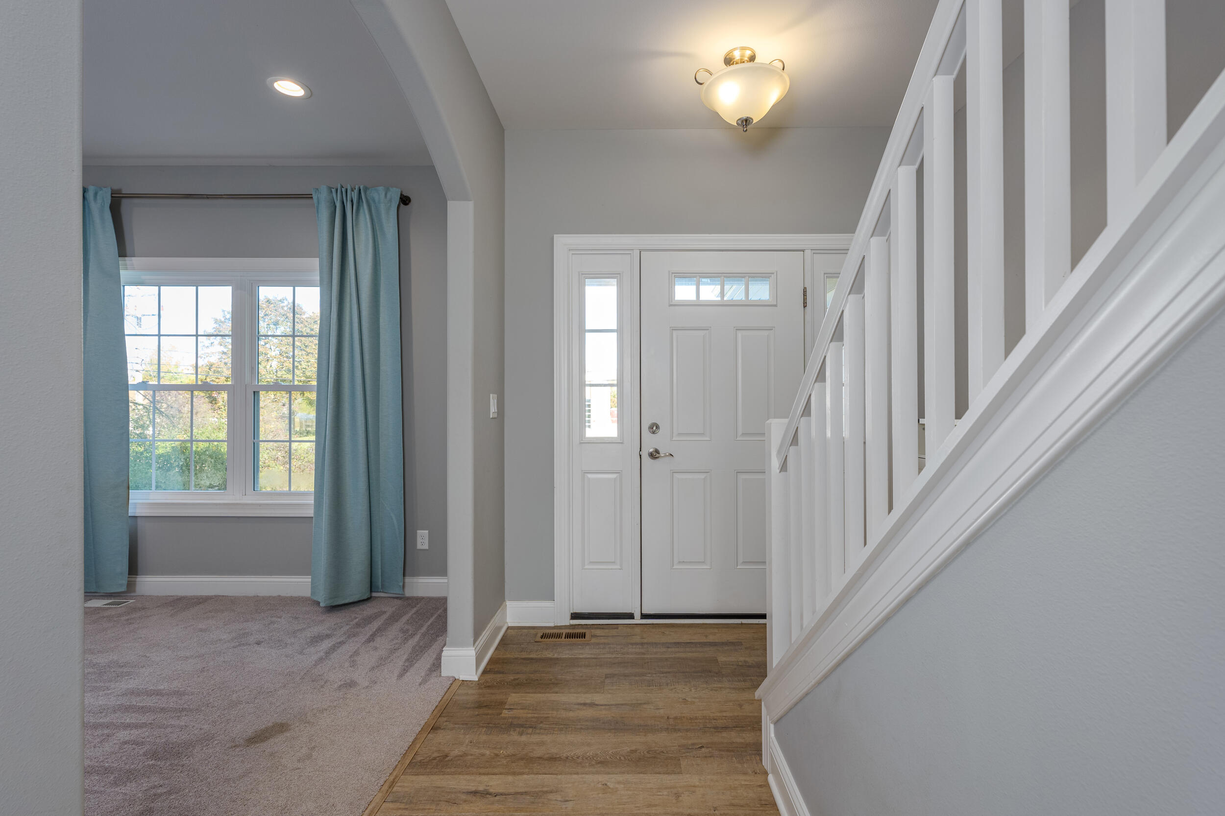 Oak Creek, Wisconsin 53154, United States, 4 Bedrooms Bedrooms, ,3 BathroomsBathrooms,Residential,Active,38095