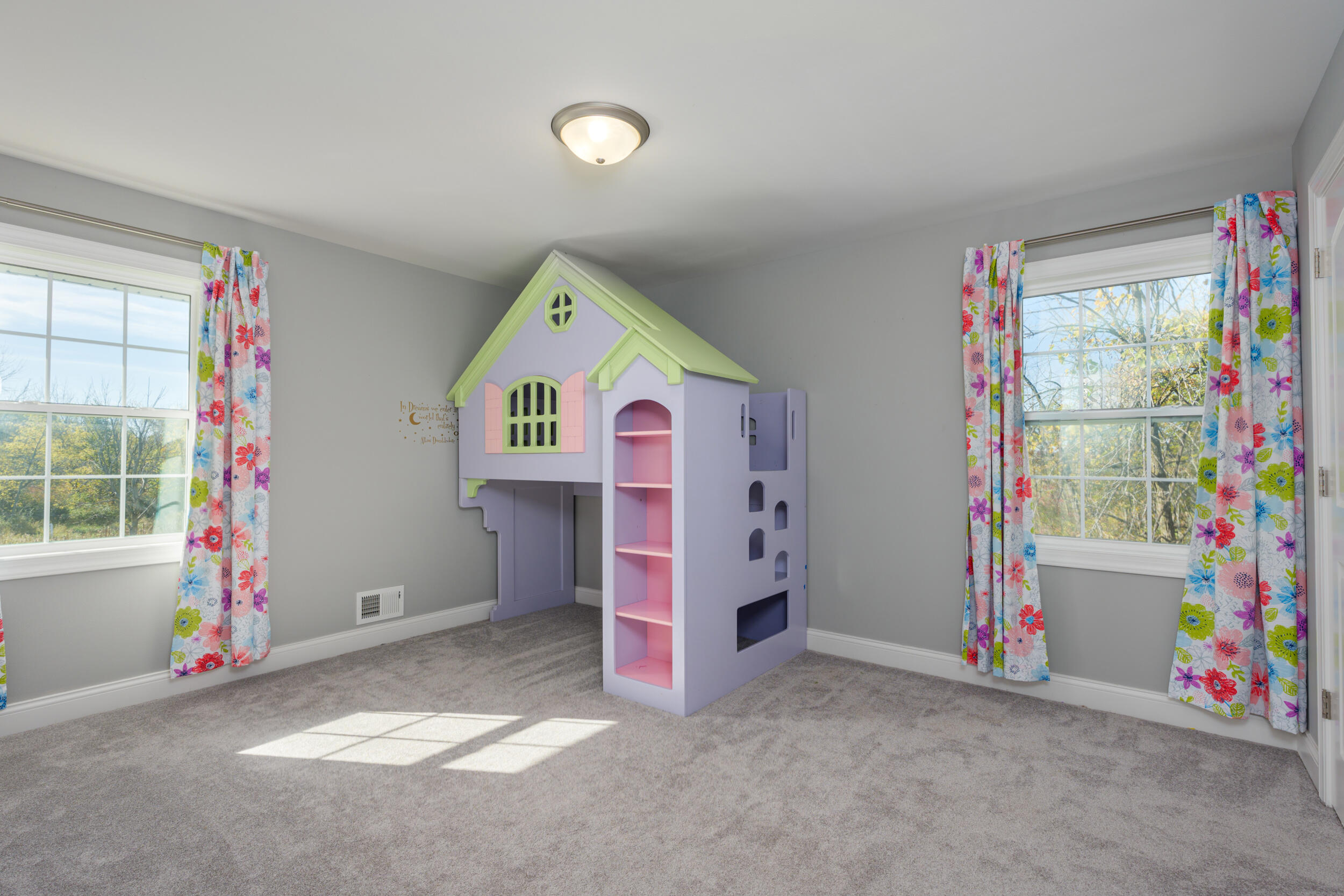 Oak Creek, Wisconsin 53154, United States, 4 Bedrooms Bedrooms, ,3 BathroomsBathrooms,Residential,Active,38095