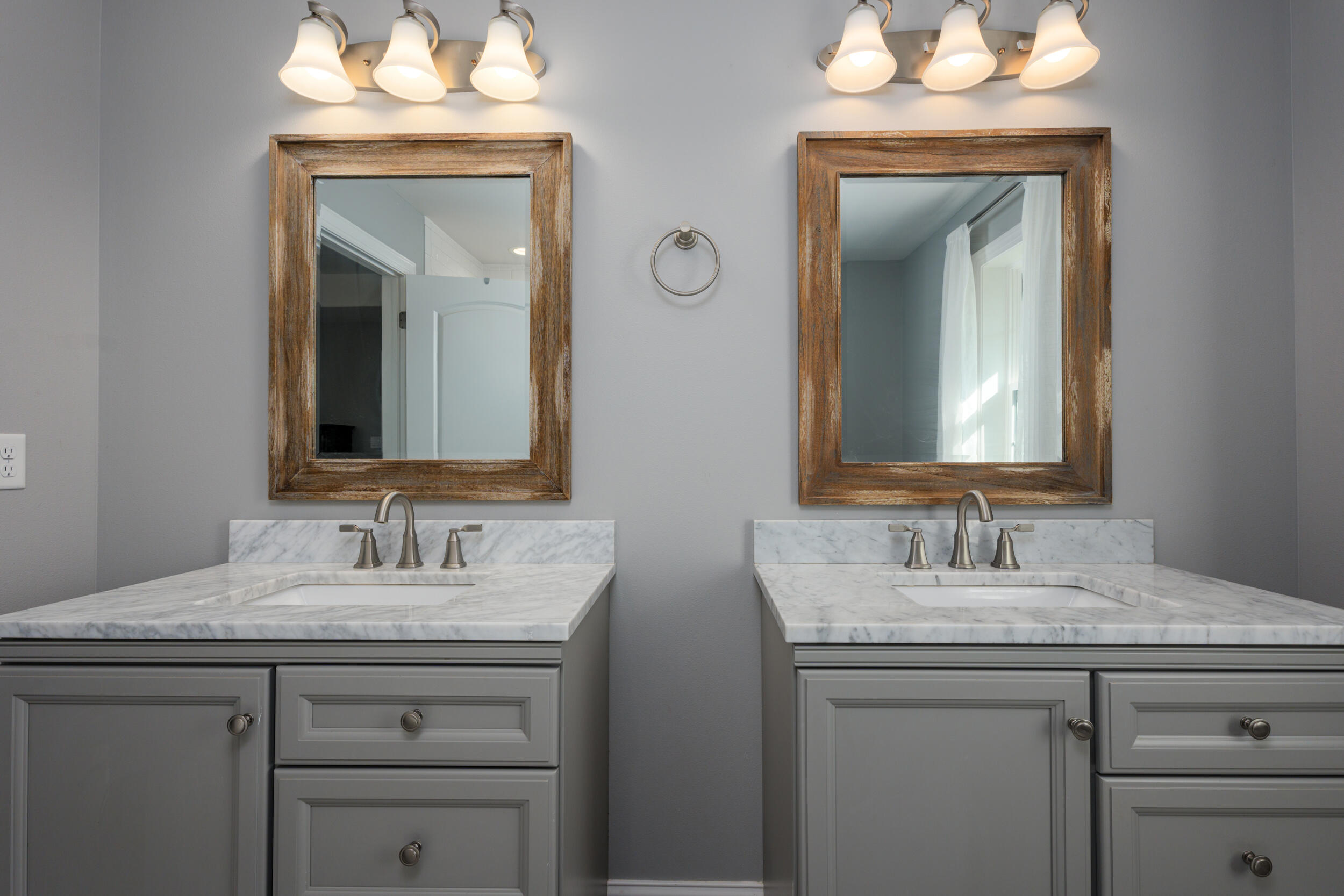 Oak Creek, Wisconsin 53154, United States, 4 Bedrooms Bedrooms, ,3 BathroomsBathrooms,Residential,Active,38095