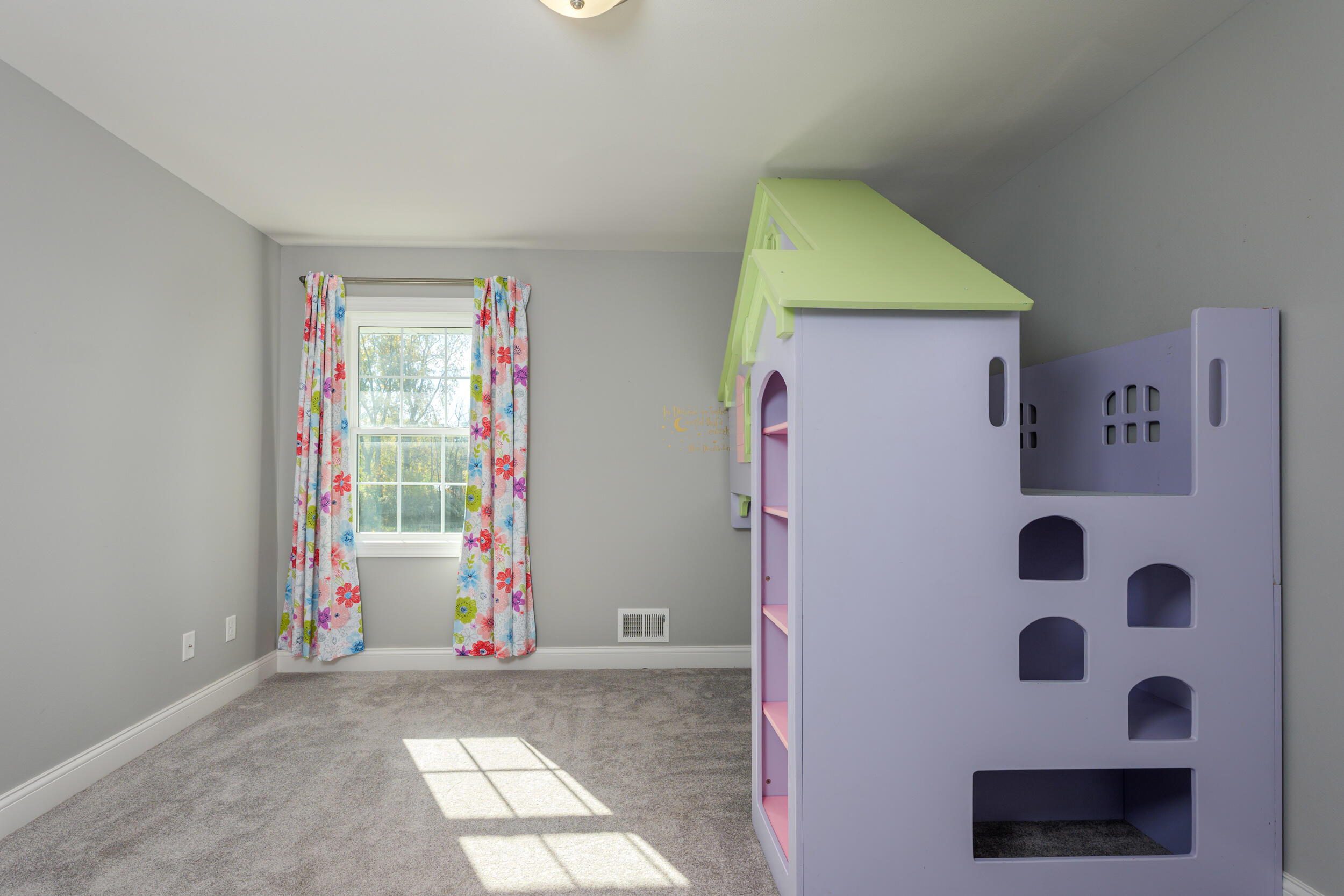 Oak Creek, Wisconsin 53154, United States, 4 Bedrooms Bedrooms, ,3 BathroomsBathrooms,Residential,Active,38095