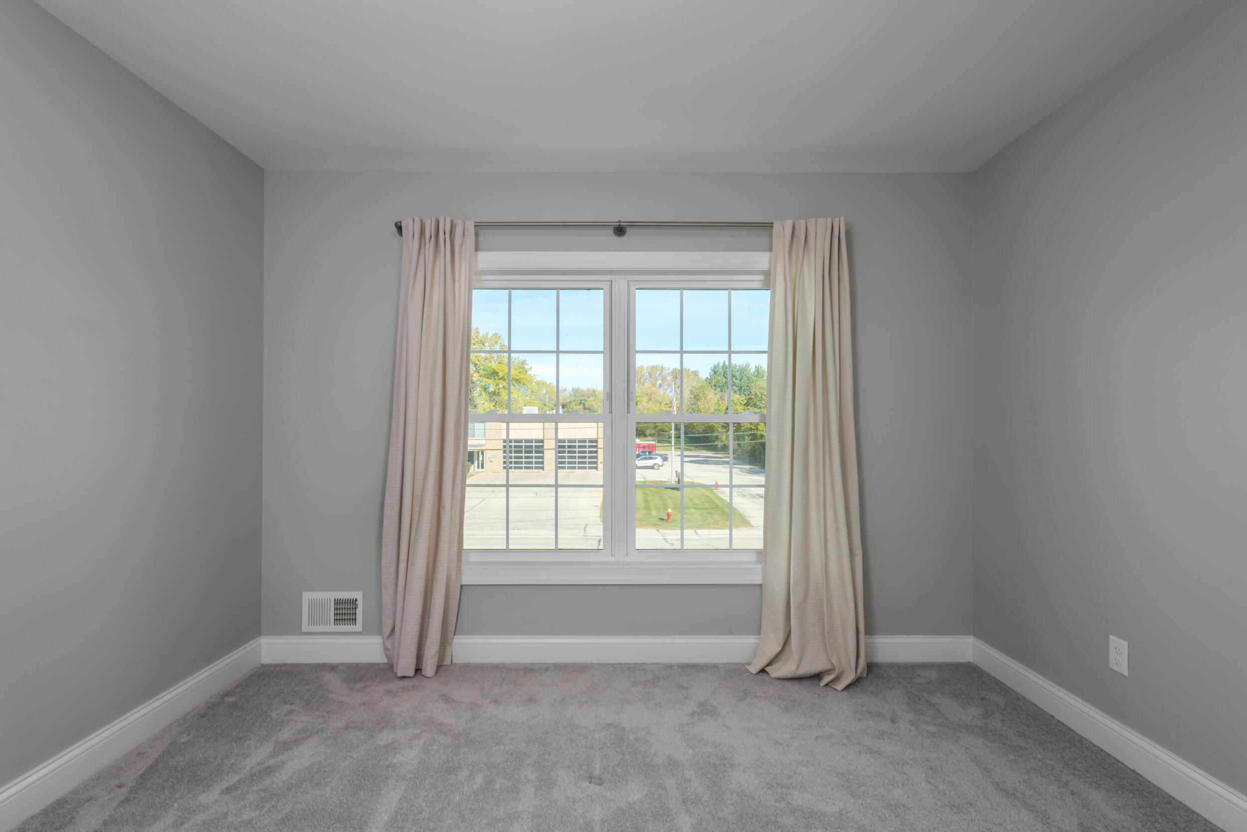 Oak Creek, Wisconsin 53154, United States, 4 Bedrooms Bedrooms, ,3 BathroomsBathrooms,Residential,Active,38095