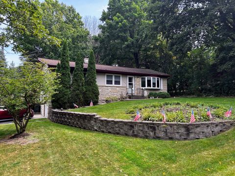 1720 S Conrad Pl, New Berlin, WI 53151 - #: 1891302