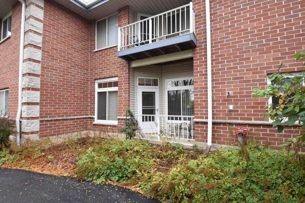 18125 W Wisconsin Ave 102, Brookfield, WI Townhome or Condo Property