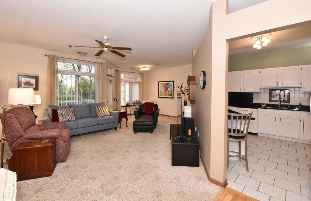 18125 W Wisconsin Ave 102, Brookfield, WI Townhome or Condo Property